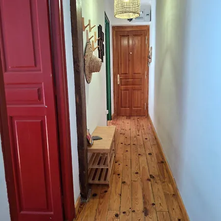 Apartamento REFORMADO -75m - VISTAS a la montaña y al rio - Wifi - TRASTERO en planta calle - Junto a Parking publico Apartamento