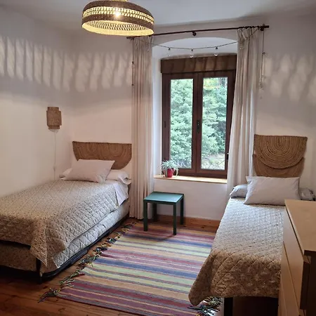 Apartamento REFORMADO -75m - VISTAS a la montaña y al rio - Wifi - TRASTERO en planta calle - Junto a Parking publico Apartamento Canfranc