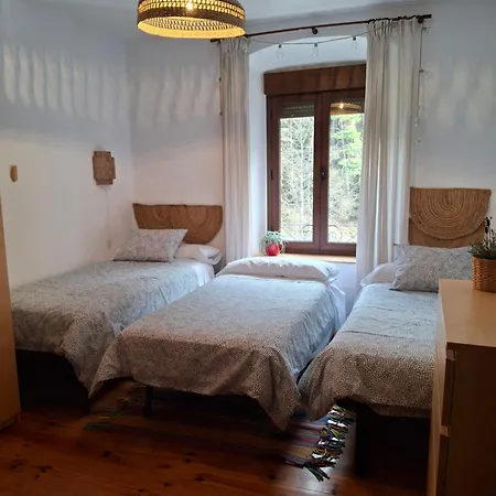 Apartamento REFORMADO -75m - VISTAS a la montaña y al rio - Wifi - TRASTERO en planta calle - Junto a Parking publico *