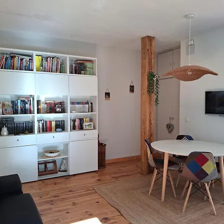 Apartamento REFORMADO -75m - VISTAS a la montaña y al rio - Wifi - TRASTERO en planta calle - Junto a Parking publico Apartamento