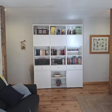 Apartamento REFORMADO -75m - VISTAS a la montaña y al rio - Wifi - TRASTERO en planta calle - Junto a Parking publico Canfranc