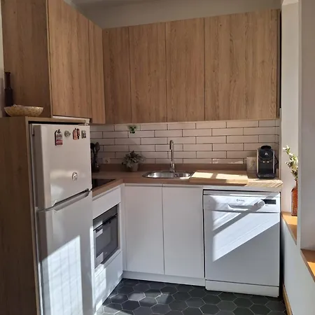 Apartamento REFORMADO -75m - VISTAS a la montaña y al rio - Wifi - TRASTERO en planta calle - Junto a Parking publico Apartamento Canfranc